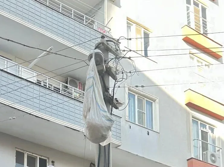 Mardin'de çöpü balkondan attılar, faciadan dönüldü